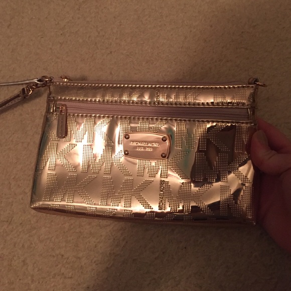 Michael kors wristlet . Metallic pink :)
