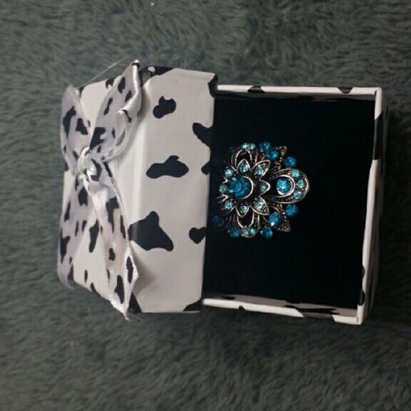 SALE!!! Retro Design Blue Stone Ring - Picture 4 of 4