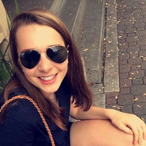 Meet your Posher, Ella rey