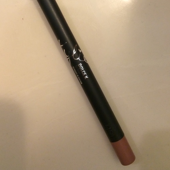 Dolce K Lip Liner