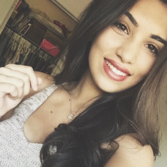 Meet your Posher, Alyssa