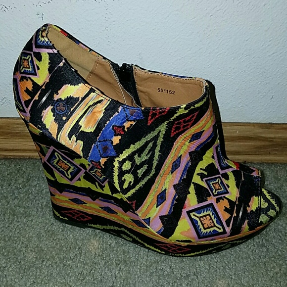 Open Toe Aztec Wedges *NEW*
