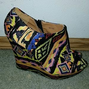 Open Toe Aztec Wedges *NEW*