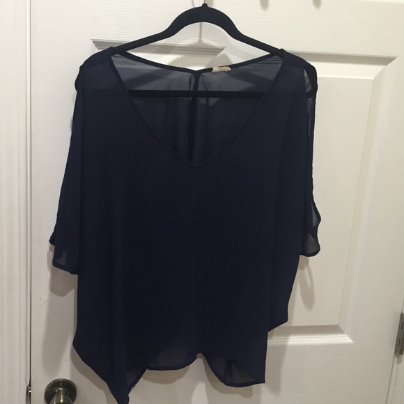 Navy open arm slit shirt from Tobi. - Picture 1 of 4