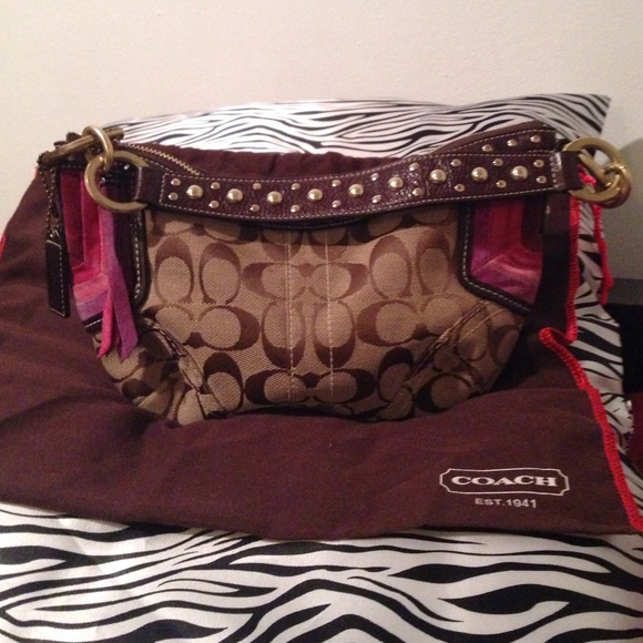 Unique Signature Coach small bag. - Picture 2 of 4