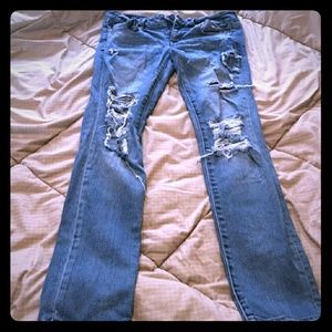 Distressed Stretched Jeans