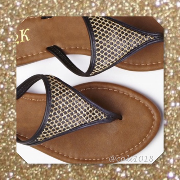 1HR SALE ONLY🎉Host Pick🎉 🆕Black Glitter Sandals - Picture 2 of 3