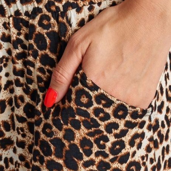 CLOSET CLEAR OUT Leopard Print Shorts - Picture 2 of 4