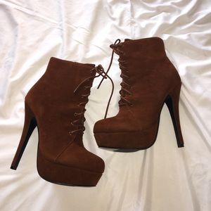 Camel booties