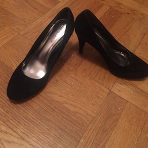 Black heels approx 2.5 inches