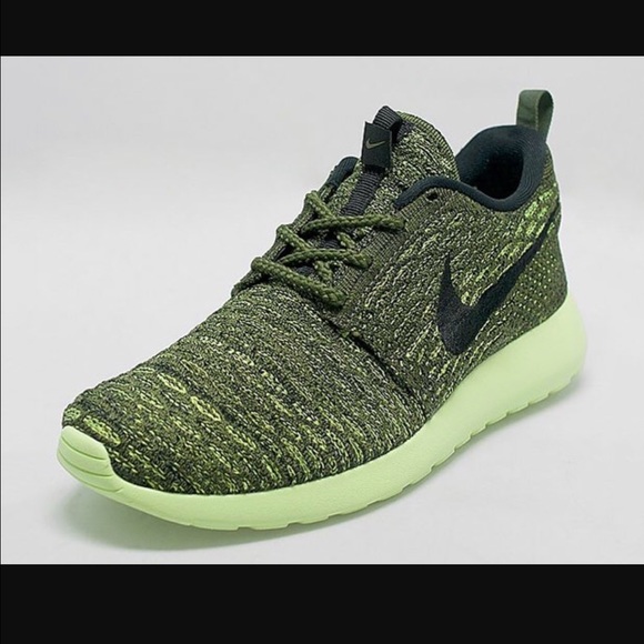 💥SOLD💥WOMENS ROSHERUN FLYKNIT - Picture 3 of 4