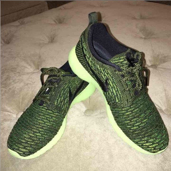 💥SOLD💥WOMENS ROSHERUN FLYKNIT - Picture 4 of 4