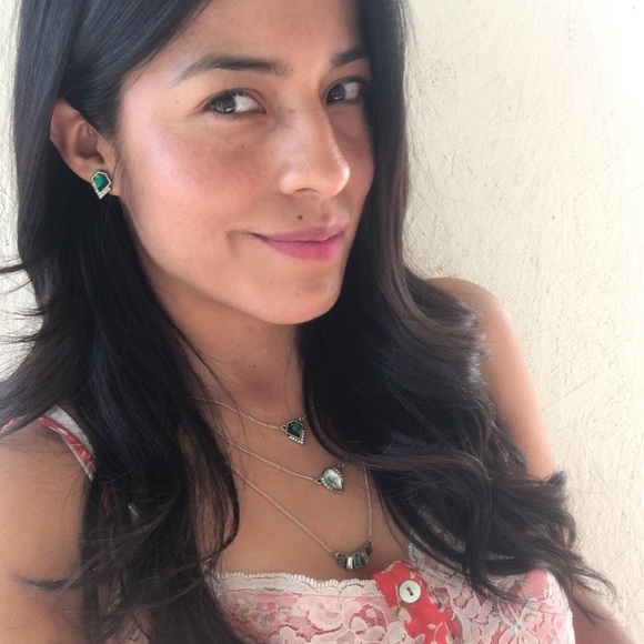 Emerald delicate pendant necklace - Picture 3 of 4