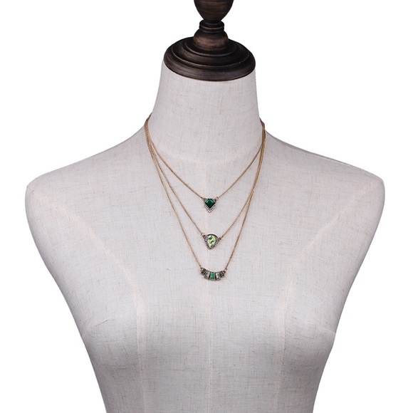 Emerald delicate pendant necklace - Picture 2 of 4