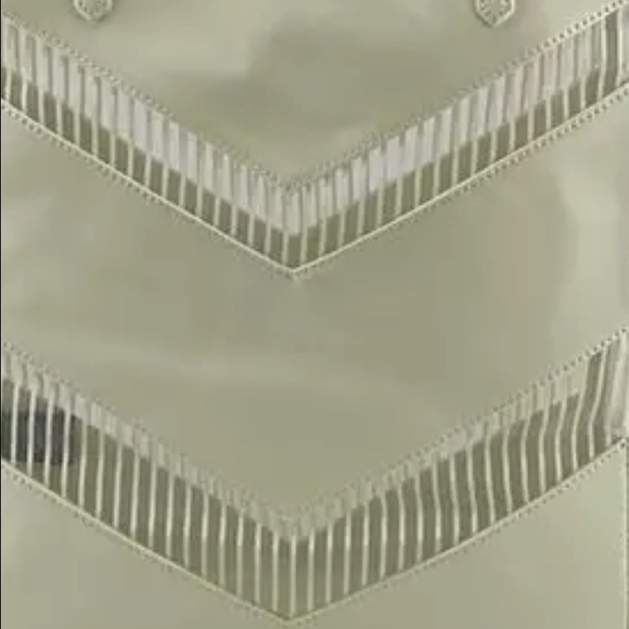 🌺 NWT BCBGeneration Jude Malibu Tote cream - Picture 2 of 4