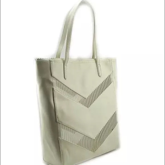 🌺 NWT BCBGeneration Jude Malibu Tote cream - Picture 3 of 4