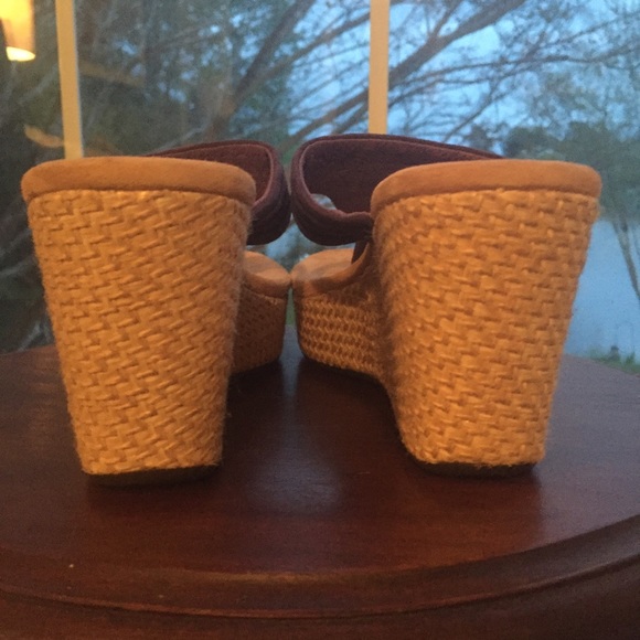 Authentic Uggs .. So Comfortable! Size7 - image 3