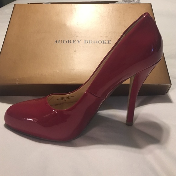 NWT - Aubrey Brooke Red Heels