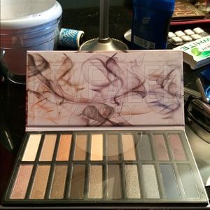 Makeup palette only used once comes with free gift