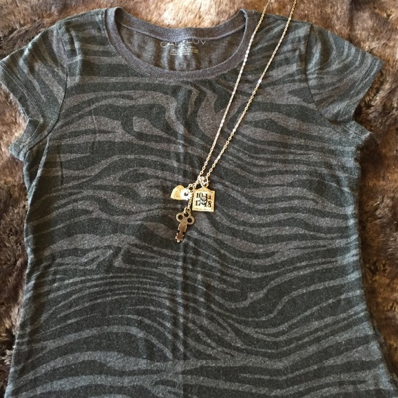 Black/ gray zebra print t-shirt