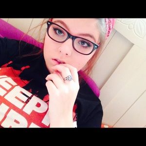 Meet your Posher, Abby