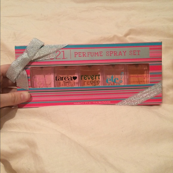 Rue21 mini perfume set