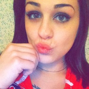 Meet your Posher, Elyse