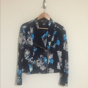 Floral printed blazer.