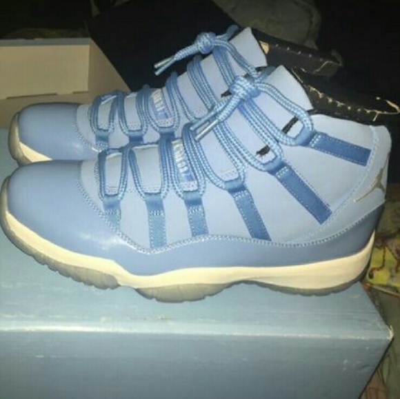 Pantone 11. - Picture 2 of 3