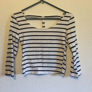 ❌Black and white strip crop top❌