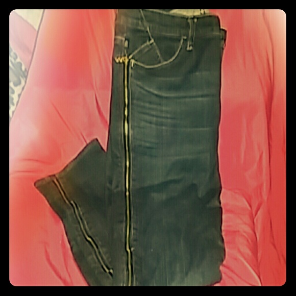 Dark blue denim rock & Republic skinny jeans