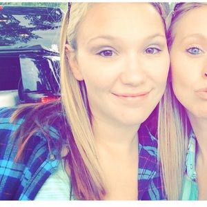 Meet your Posher, Becca