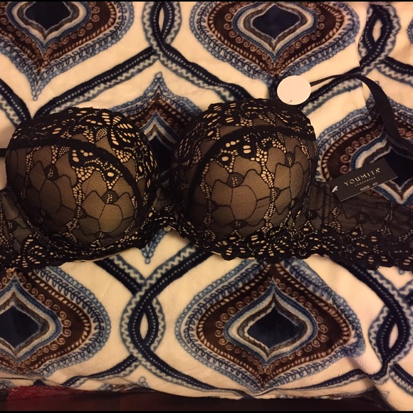 New with tags, size 42D black lace push up bra.