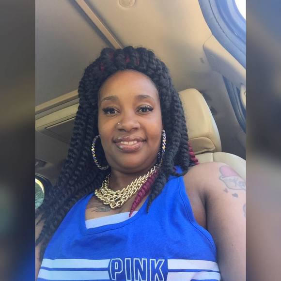 Meet your Posher, Ebony