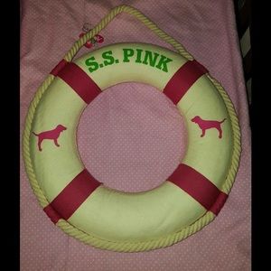 VS PINK DISPLAY LIFE SAVOR