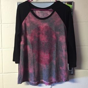 Quarter sleeve Hurley top