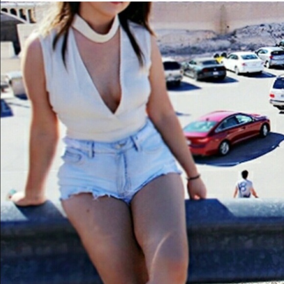 Cute tan off white deep v choker blouse! - Picture 2 of 3