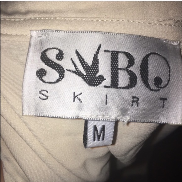 Cute tan off white deep v choker blouse! - Picture 3 of 3