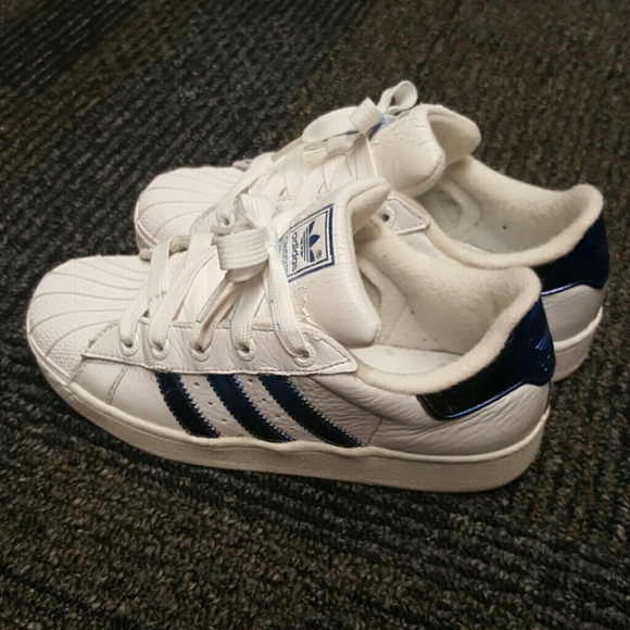 le adidas superstar in scatola blu metallizzata poshmark le adidas superstar in scatola blu metallizzata poshmark