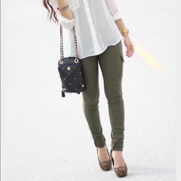 Army green skinny fit pants