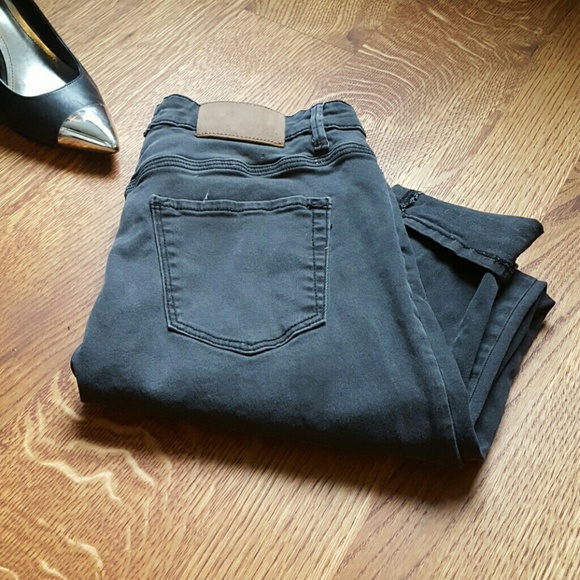 Grey skinnies