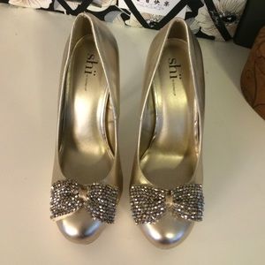 Shi Gold Bow Pumps