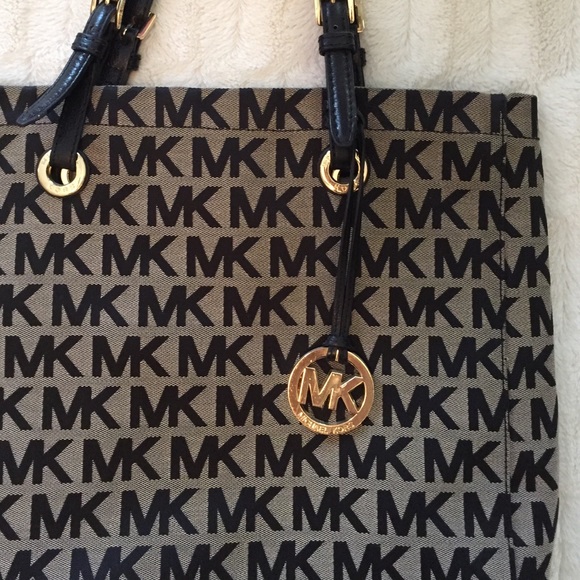 Michael Kors Handbags - Michael Kors Tote