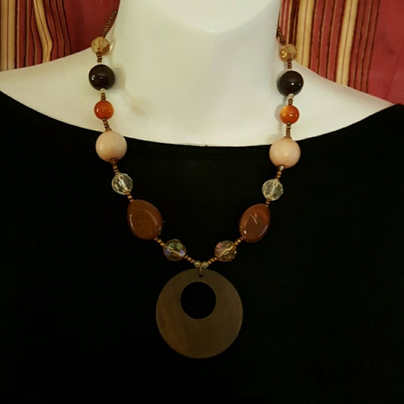 Fashion necklace with wood centerpiece