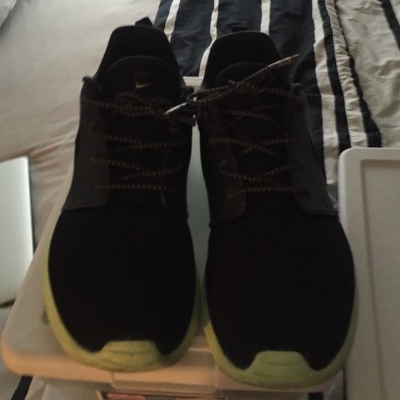 Women's Nike Roshe size 8