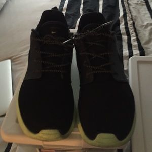 Women's Nike Roshe size 8