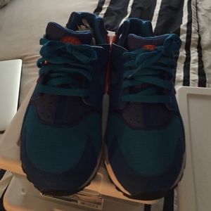 Nike huaraches Size 7