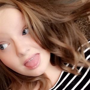 Meet your Posher, Chloe