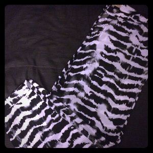 GUESS: Black and white polyester light pants.