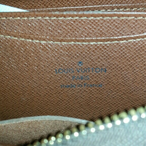 (SOLD) More pictures Louis Vuitton zippy.